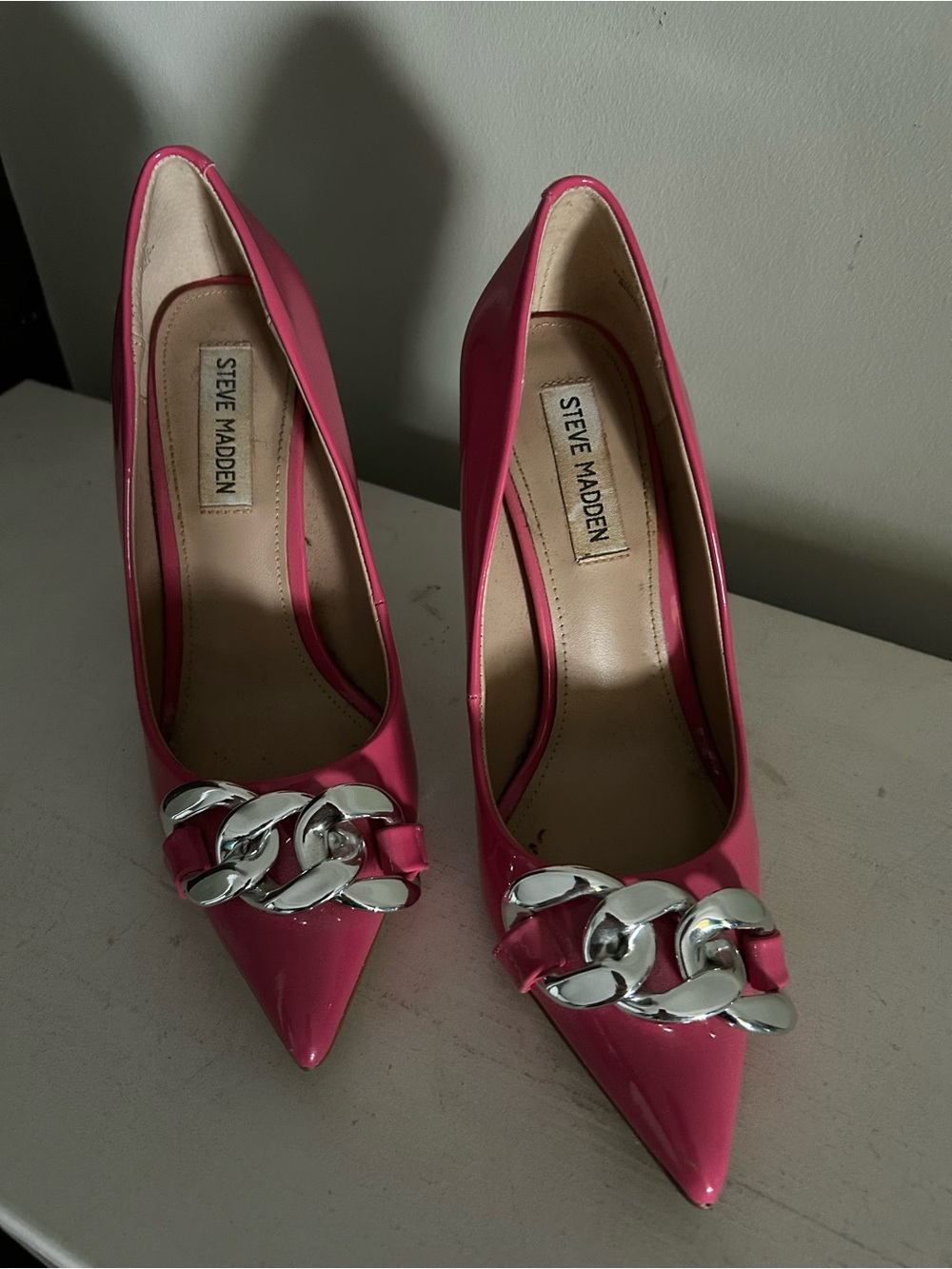 Steve Madden Pink Patented Pointed Pump with Silver Chain